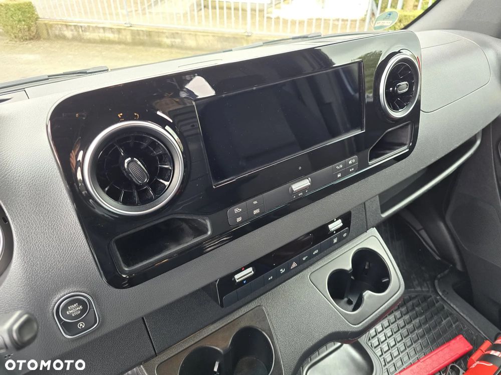Mercedes-Benz Sprinter - 2