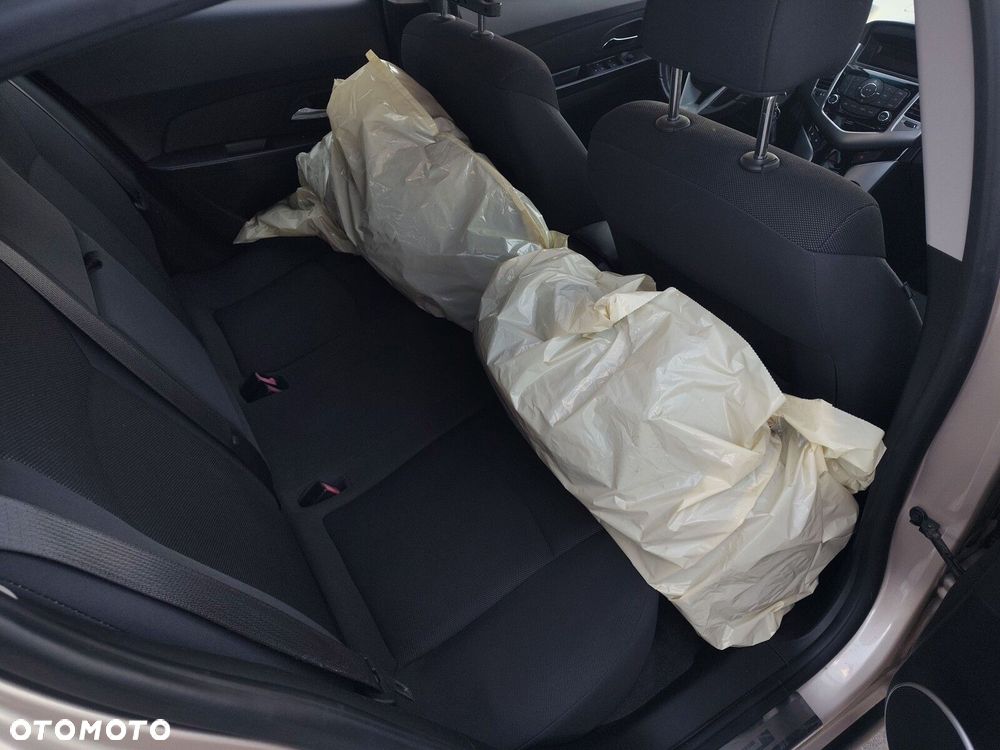 Chevrolet Cruze - 24