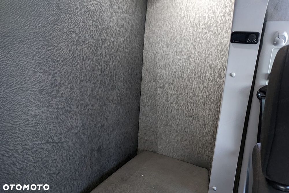 Iveco Daily 35S18 Zabudowa 10EP + Tył Spanie 3.0 180KM - 17