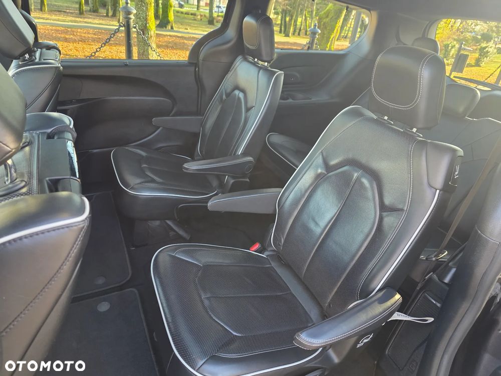 Chrysler Pacifica - 15