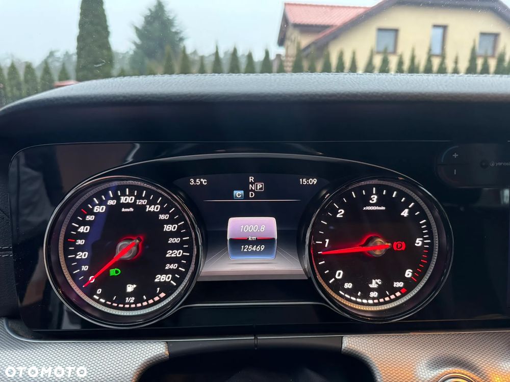 Mercedes-Benz Klasa E 220 d 4-Matic 9G-TRONIC - 14