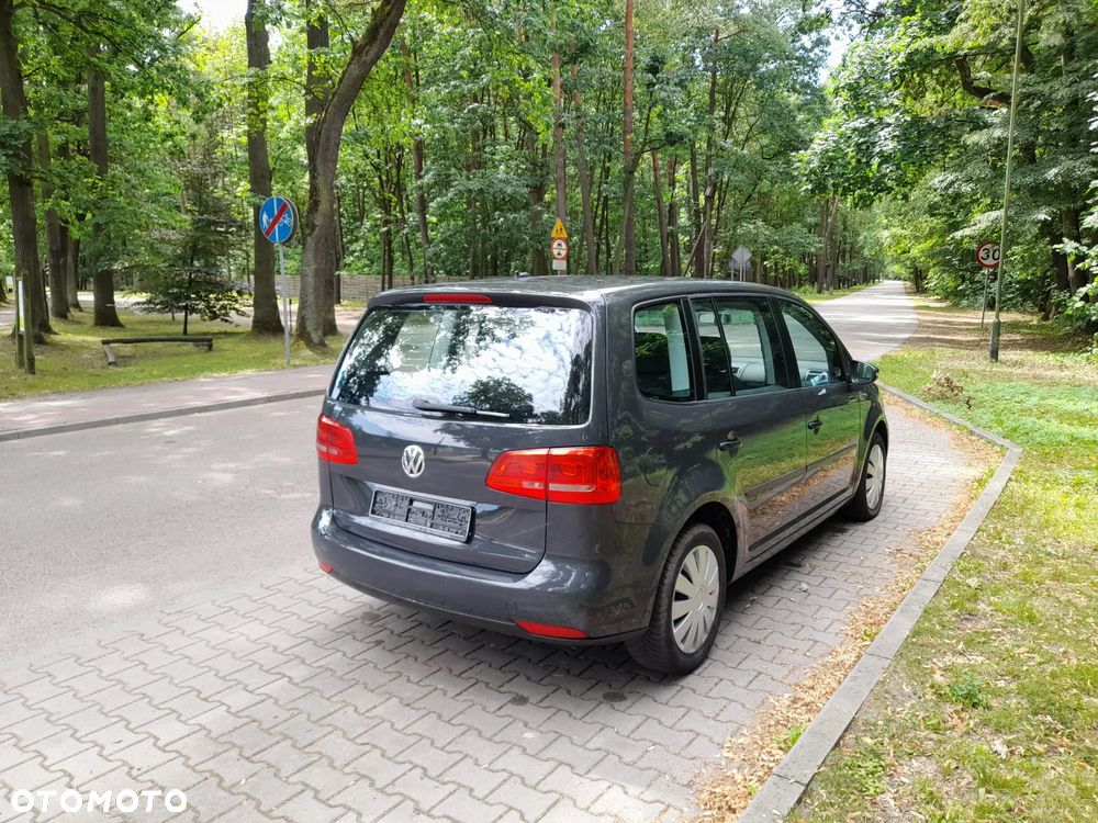 Volkswagen Touran - 4