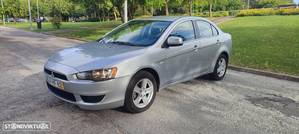 Mitsubishi Lancer 1.5 Inform - 2