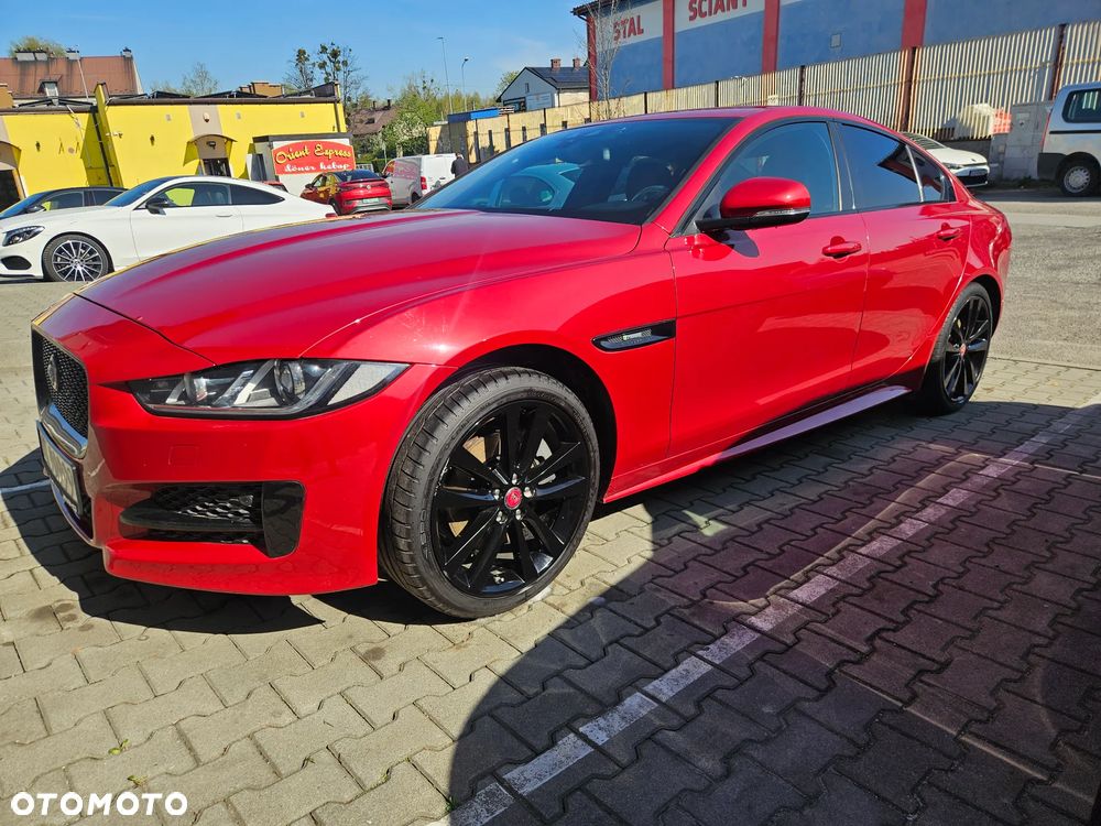 Jaguar XE 2.0 D AWD R-Sport - 2