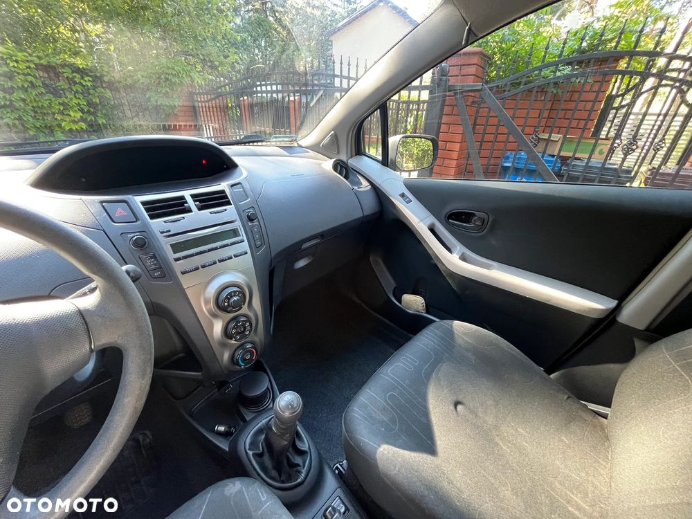 Toyota Yaris - 10