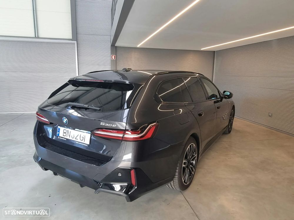 BMW 530 e Pack Desportivo M - 2