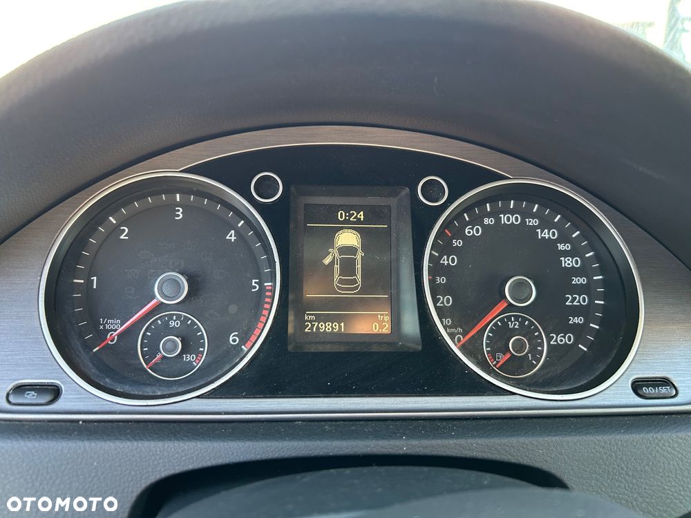 Volkswagen Passat - 37