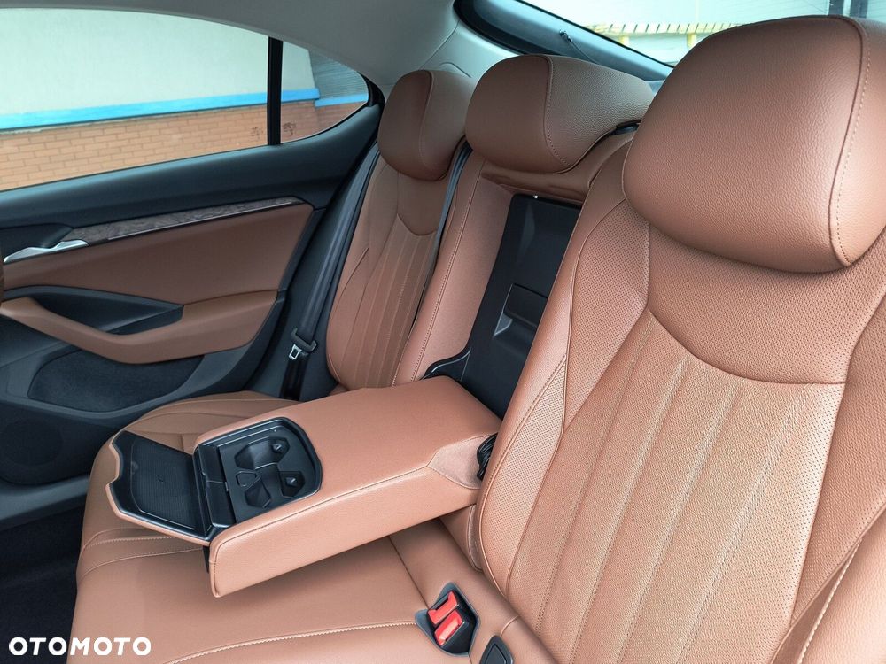 Skoda Superb 2.0 TDI SCR 4x4 L&K DSG - 17