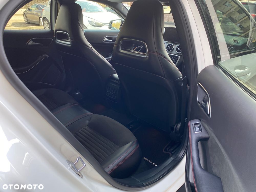 Mercedes-Benz GLA 200 7G-DCT AMG Line - 29