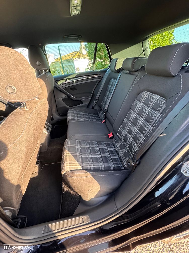 VW Golf GTD BlueMotion - 12