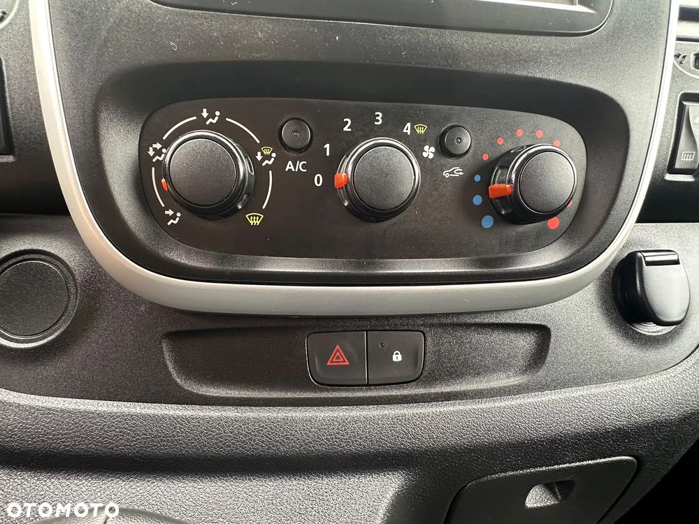 Renault Trafic L1H1 1.6 diesel 145kM, manual, 2016 rok WEBASTO, BAGAŻNIK DACHOWY THULE, KAMERA COFANIA, HAK, CZUJNIKI PARKOWANIA, DRZWI PRZESUWNE Z OBU STRON! - 33