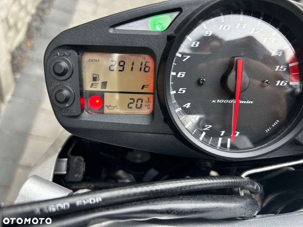 Suzuki GSR - 10