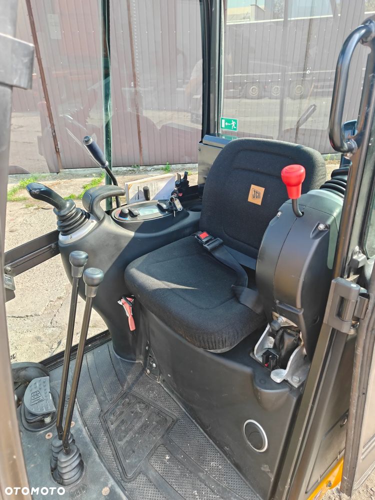 JCB 8018 gravemaster - 16