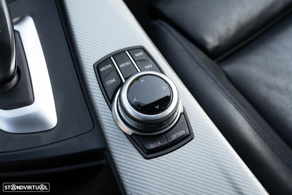 BMW 318 d Pack Desportivo M Auto - 27