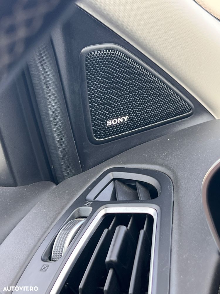 Ford Kuga 2.0 TDCi 4WD Powershift Vignale - 17