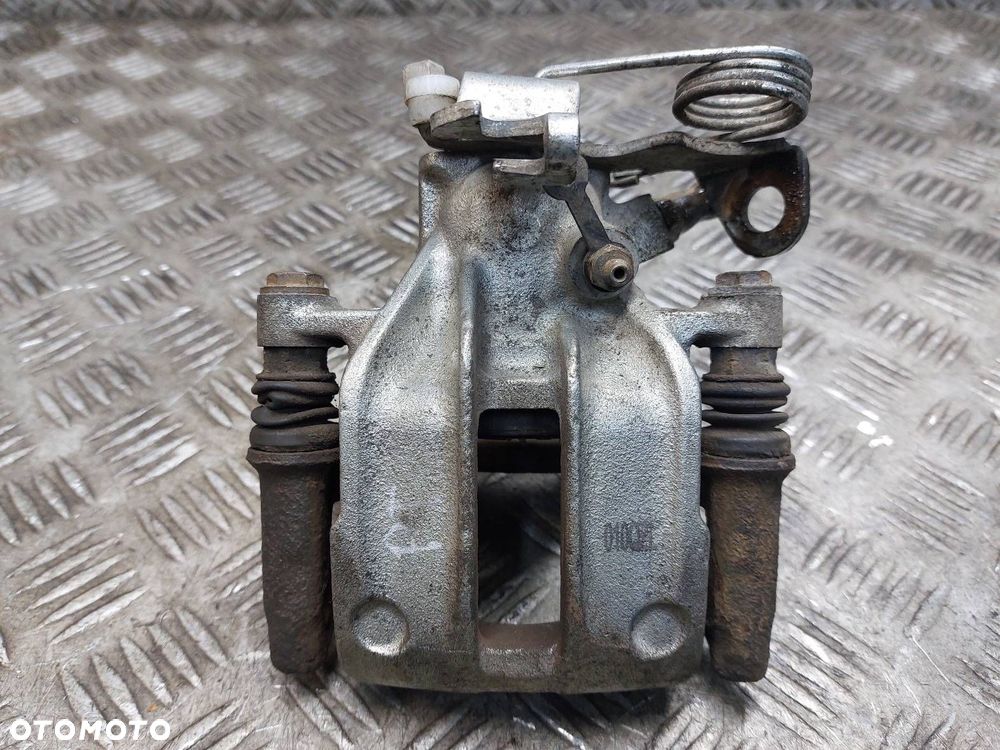 ZACISK HAMULCOWY PRAWY TYŁ AUDI A4 B5 - 1