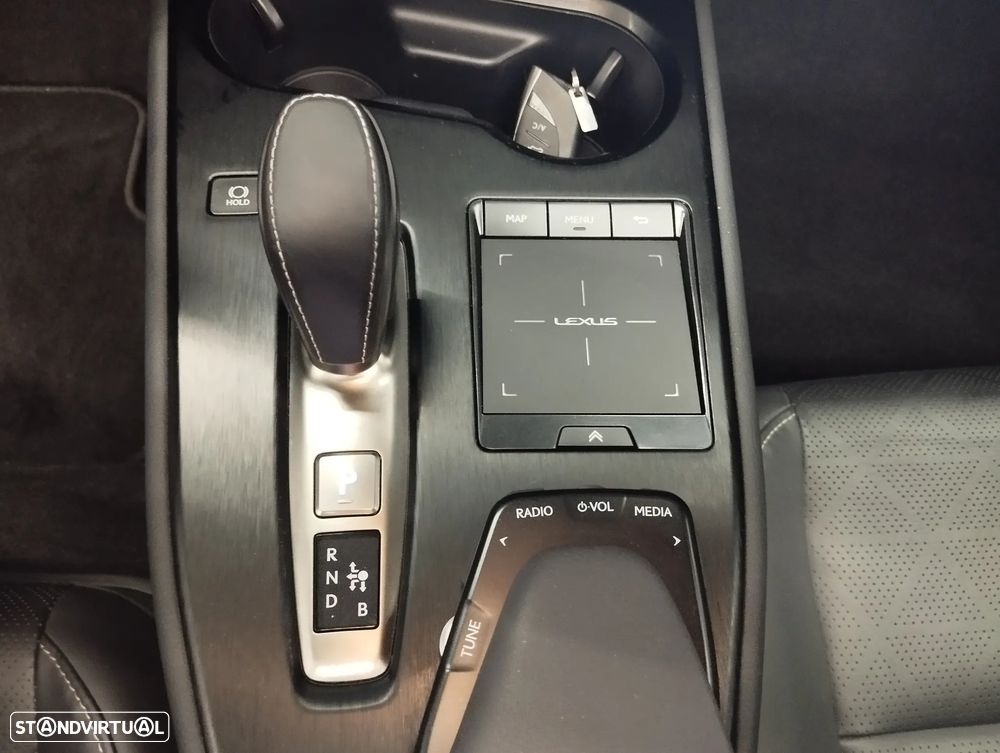 Lexus UX Luxury+TAE+JLL18 — fotografia 47