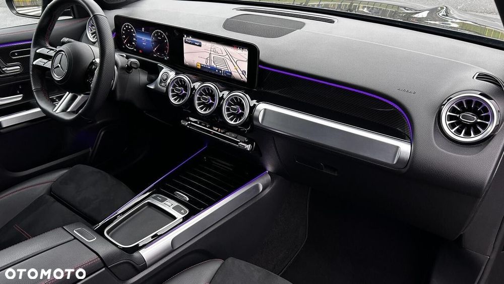 Mercedes-Benz GLB 200 AMG Line 7G-DCT - 24