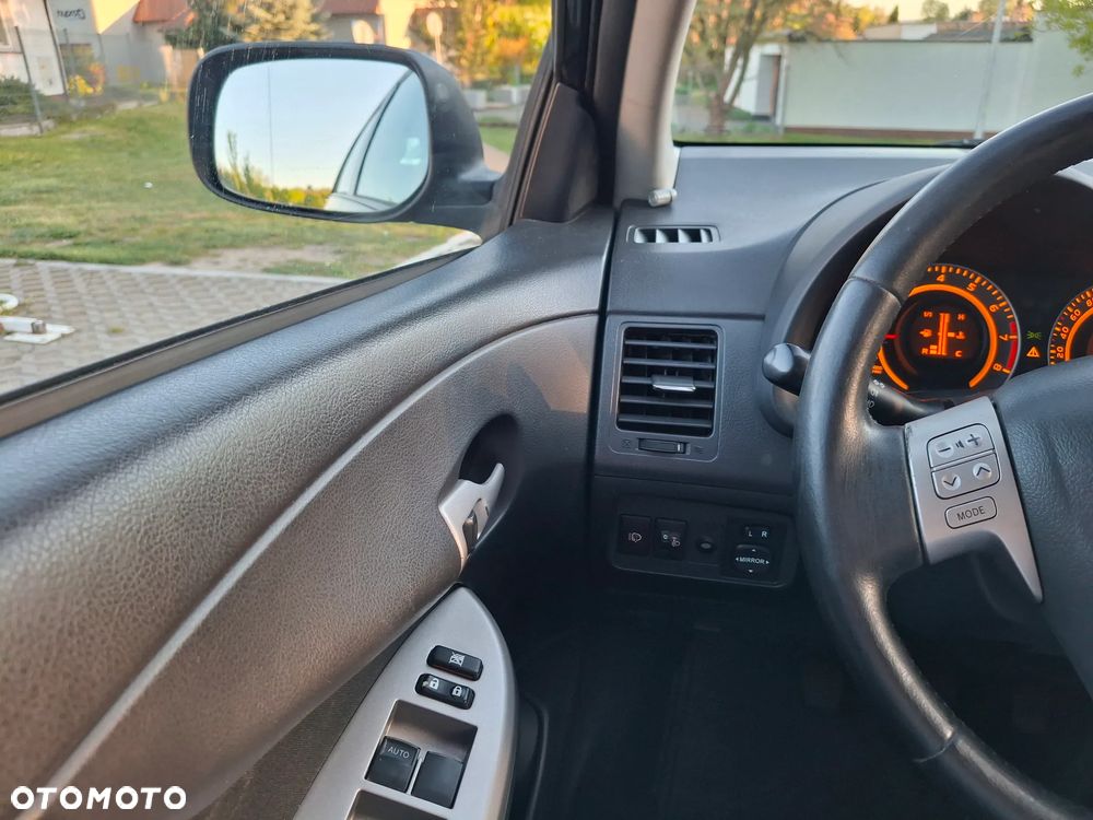 Toyota Corolla 1.6 Luna - 23