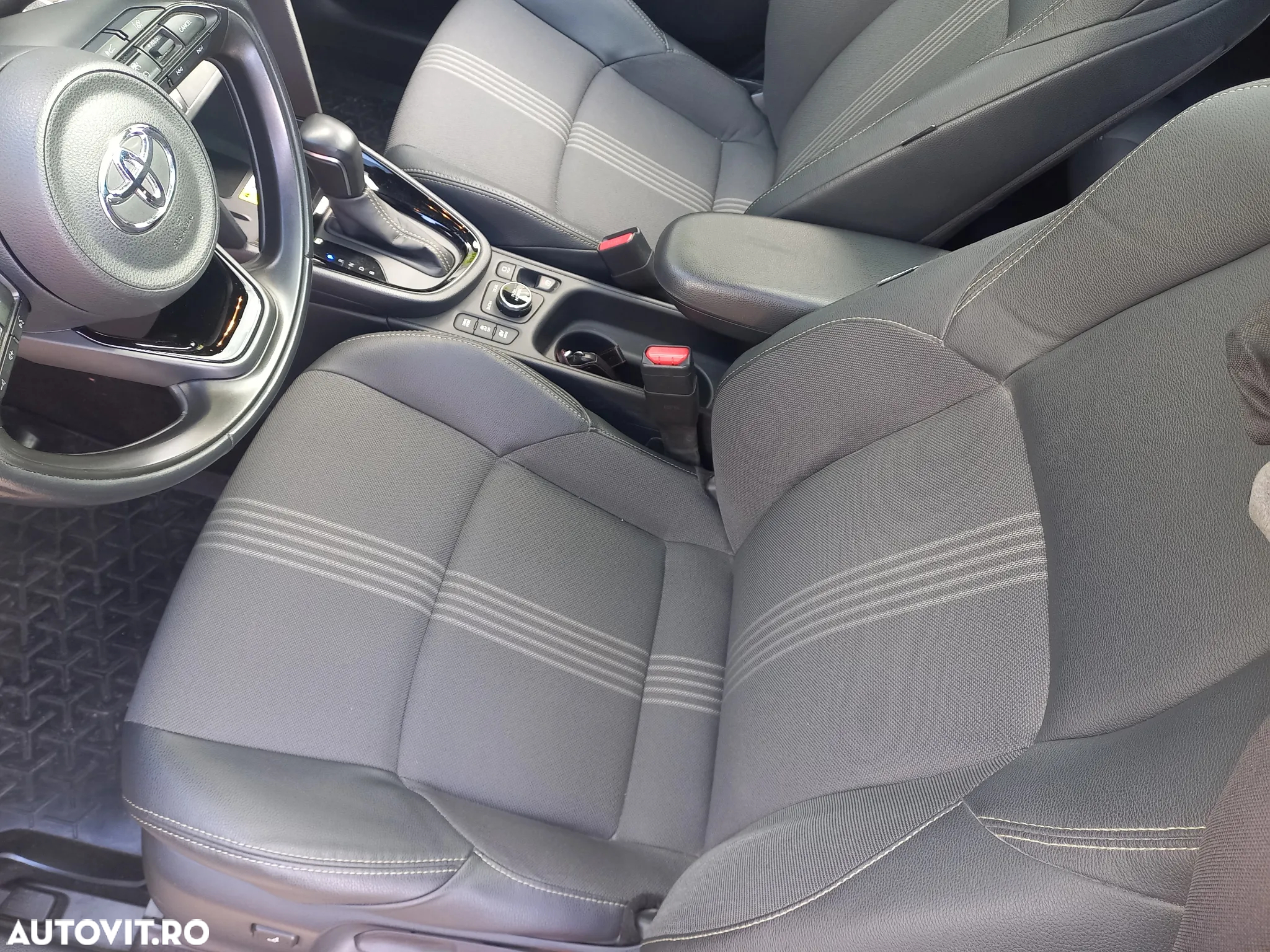 Toyota Yaris Cross 1.5 VVT-i HSD 4x4 Exclusive Adventure - 14