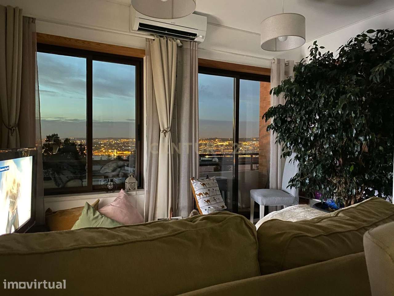 Apartamento T2 com Vista Fantástica sobre o Rio Tejo, Estacionamento e - Grande imagem: 2/11