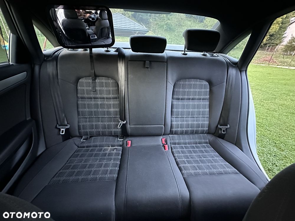 Audi A4 Limousine - 8