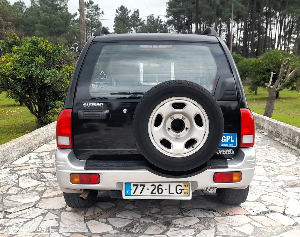 Suzuki Grand Vitara Metal Top 2.0 L - 6