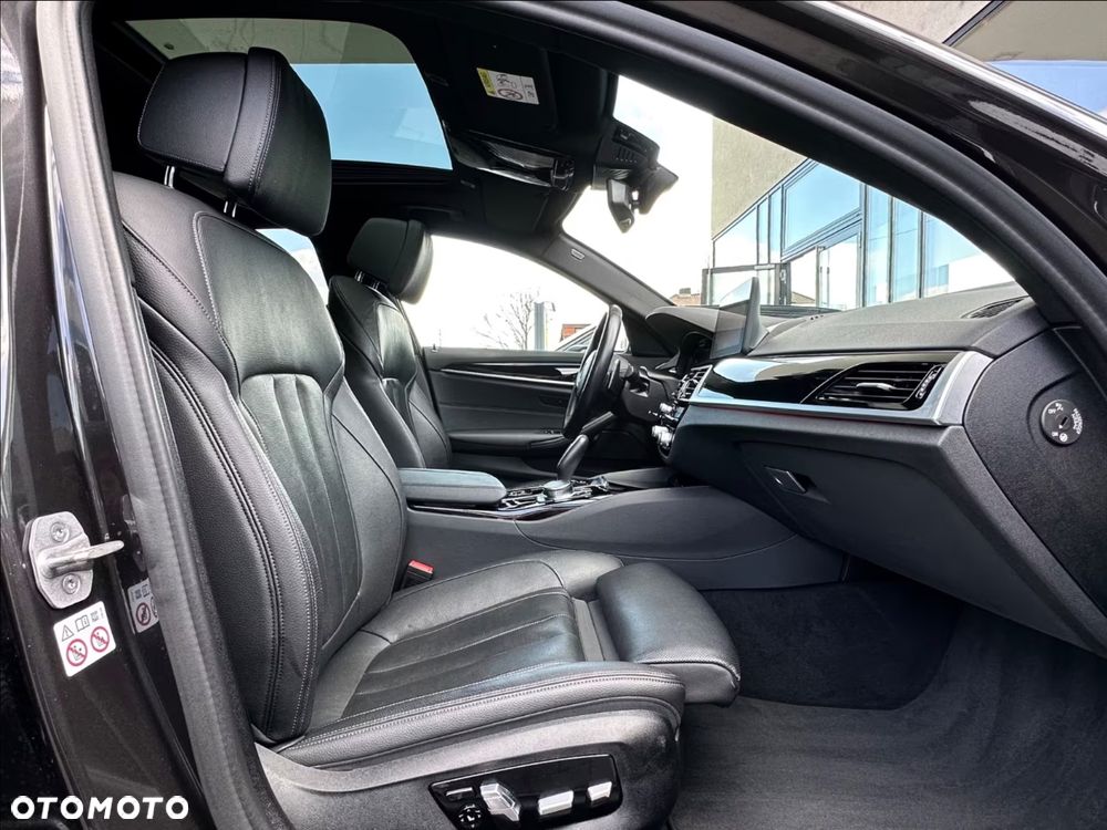 BMW Seria 5 540i xDrive - 16
