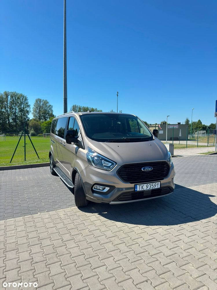 Ford Tourneo Custom - 1