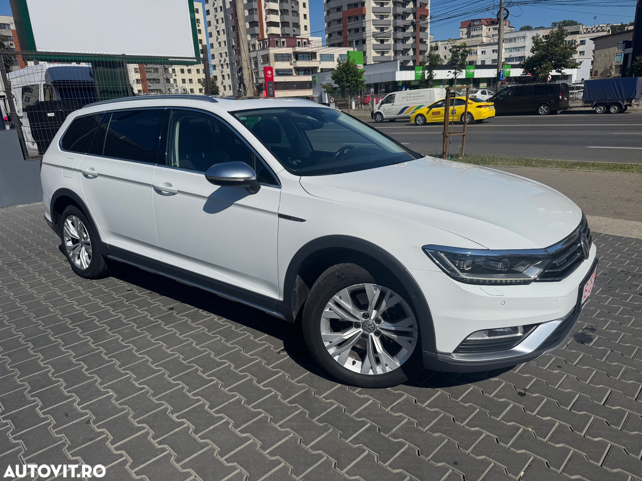 Volkswagen Passat Variant 2.0 TDI DSG Highline - 14