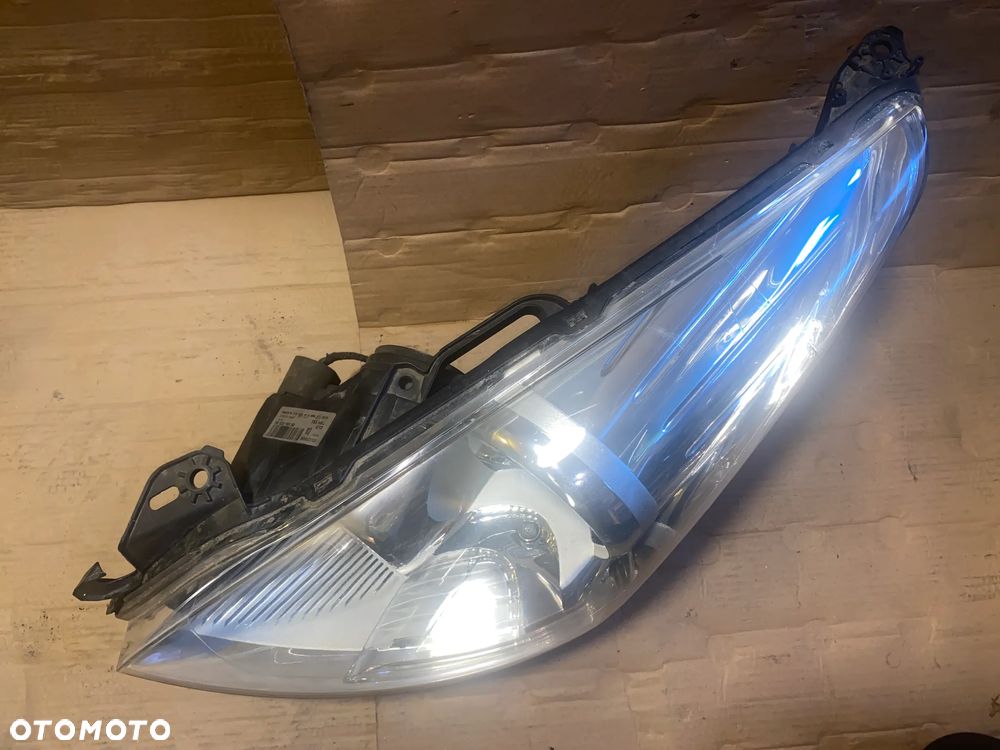 Lampa Peugeot 3008 5008 9682519080 prawa lewa OE - 2