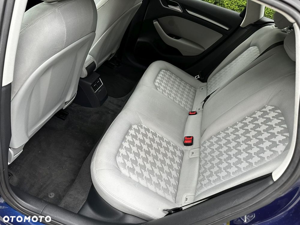 Audi A3 Sportback 1.6 TDI (clean diesel) S line Sportpaket - 25