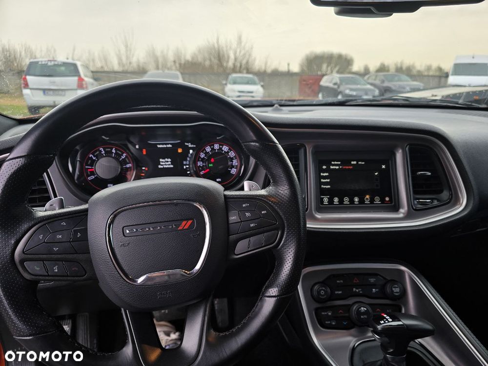 Dodge Challenger - 12
