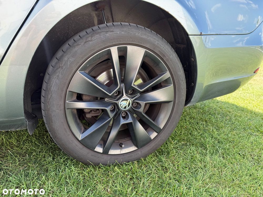 Skoda Superb 2.0 TDI Elegance DSG - 22