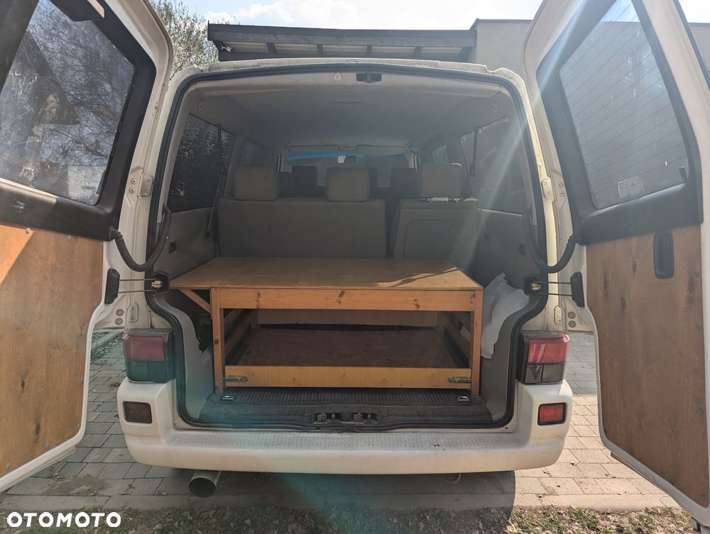 Volkswagen Caravelle Basis / CL - 4