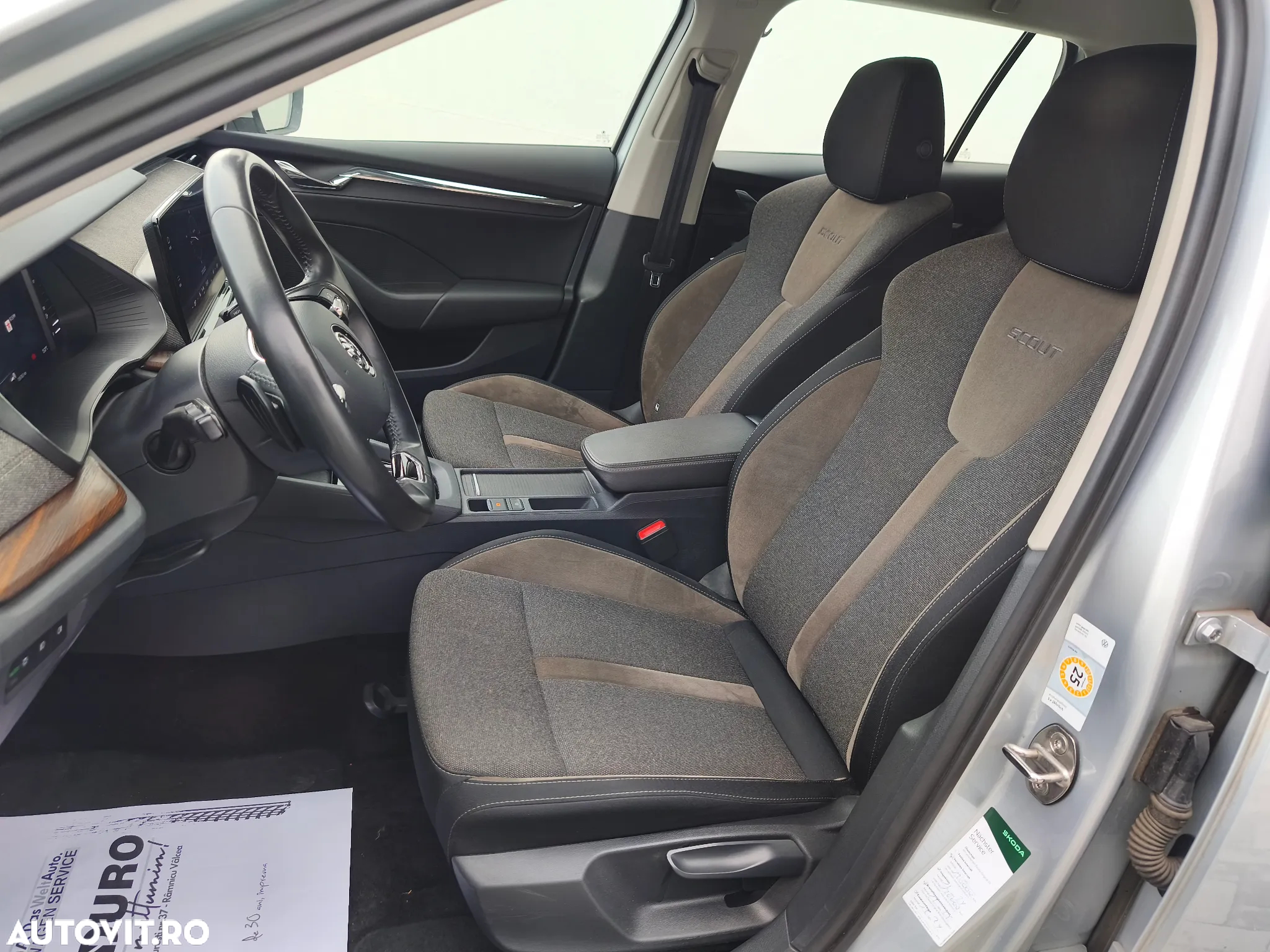 Skoda Octavia Combi 2.0 TDI DSG 4X4 Scout - 23