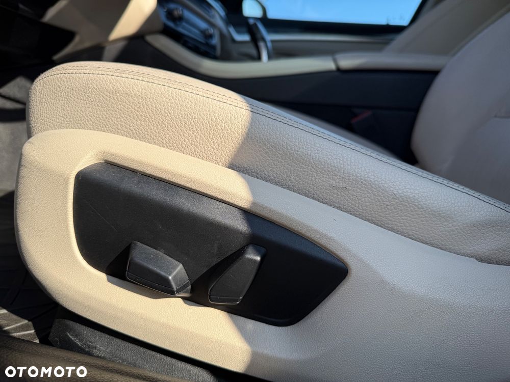 BMW Seria 5 518d - 15