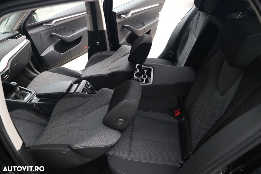 Skoda Octavia Combi 2.0 TDI First Edition - 22