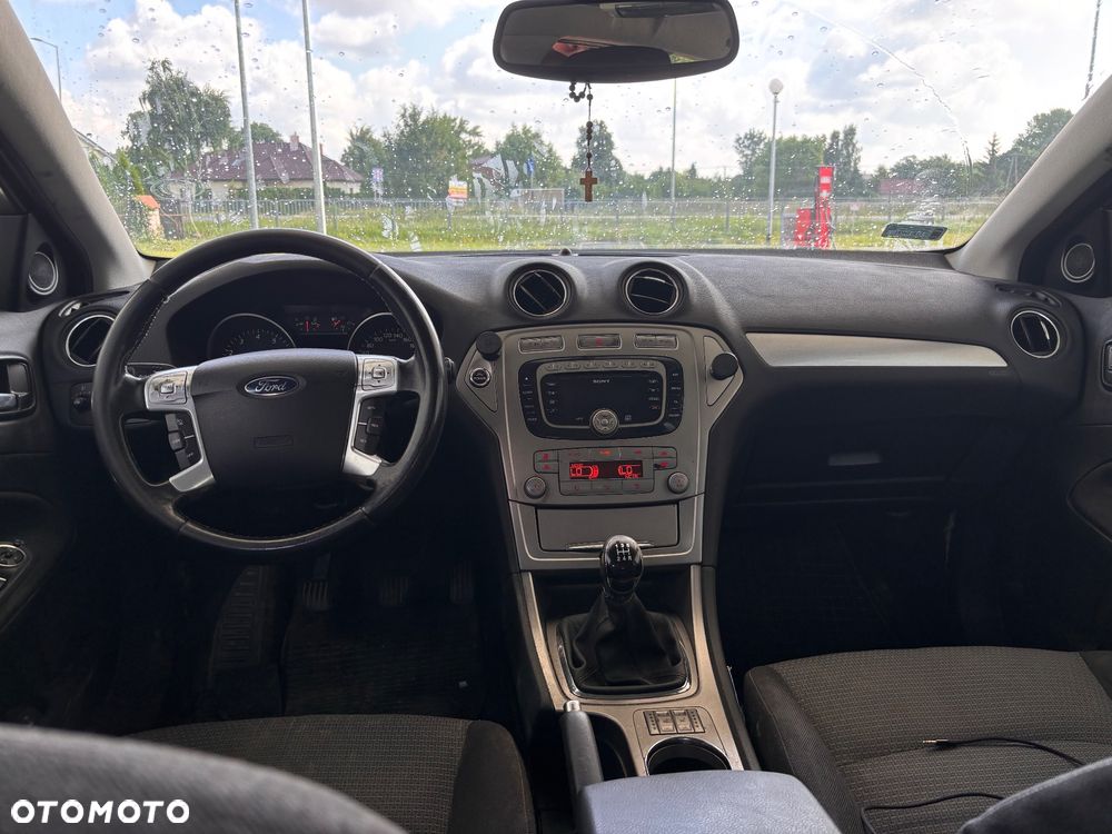 Ford Mondeo 2.0 Ghia - 7