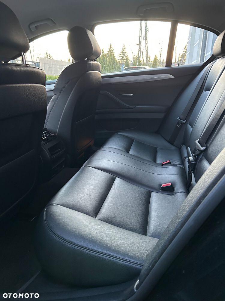 BMW Seria 5 525d xDrive - 10