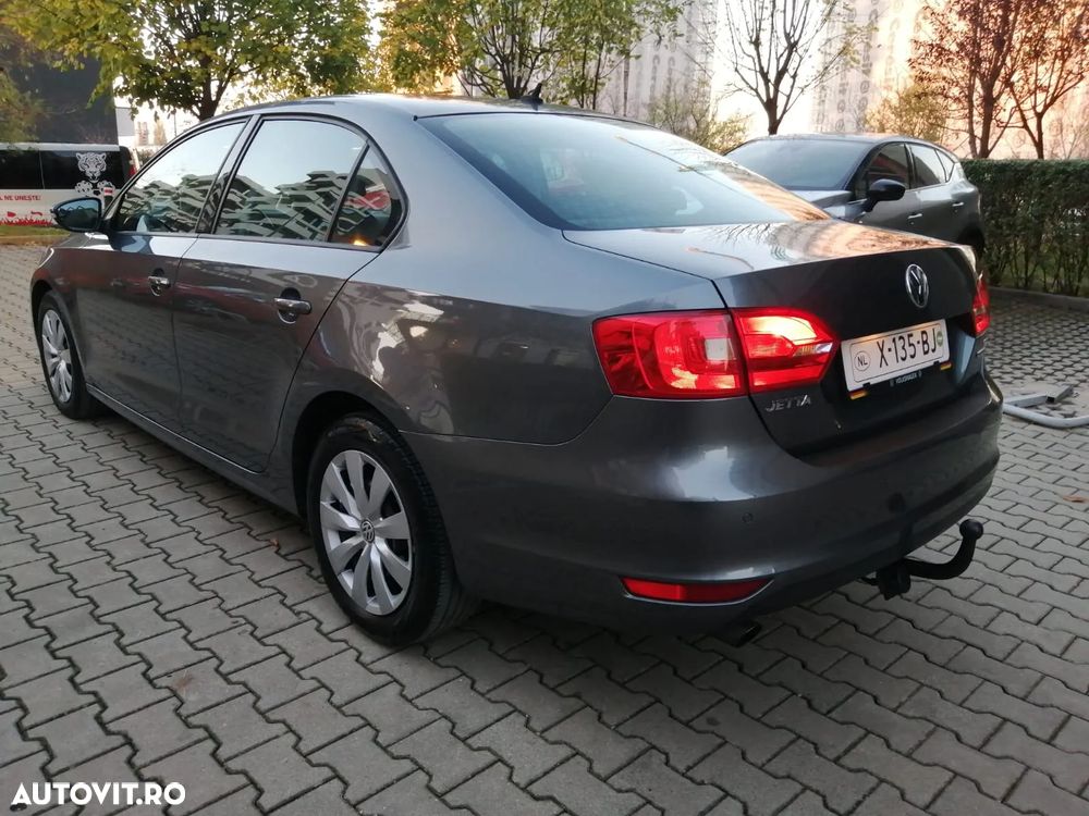 Volkswagen Jetta - 4