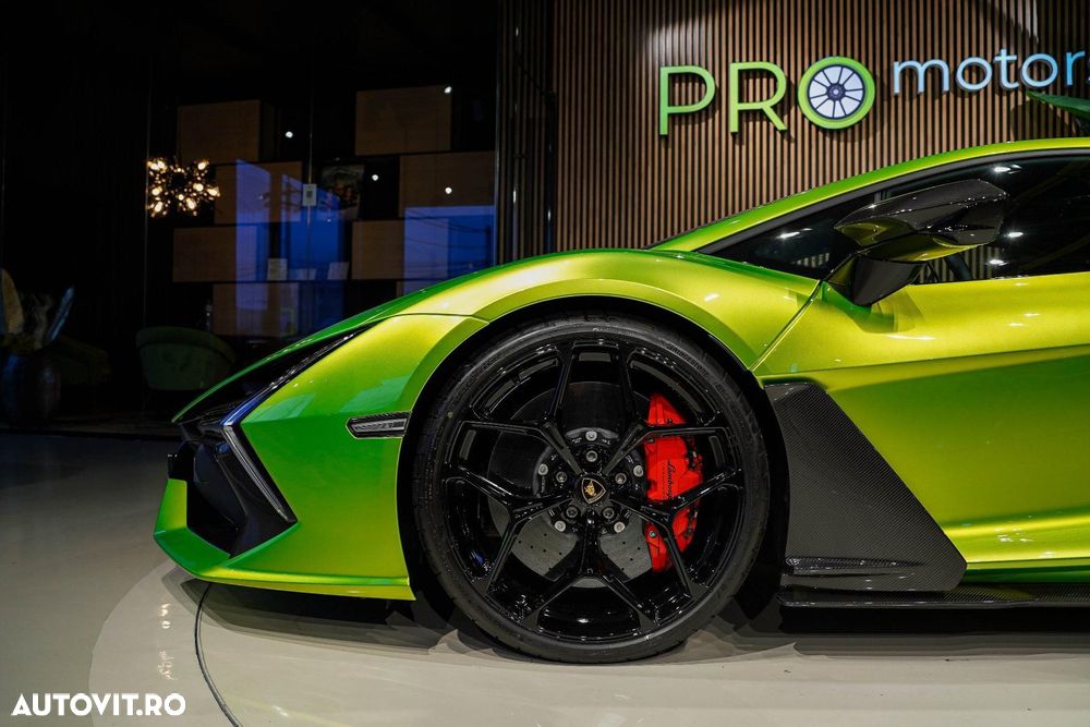 Lamborghini Revuelto - 10