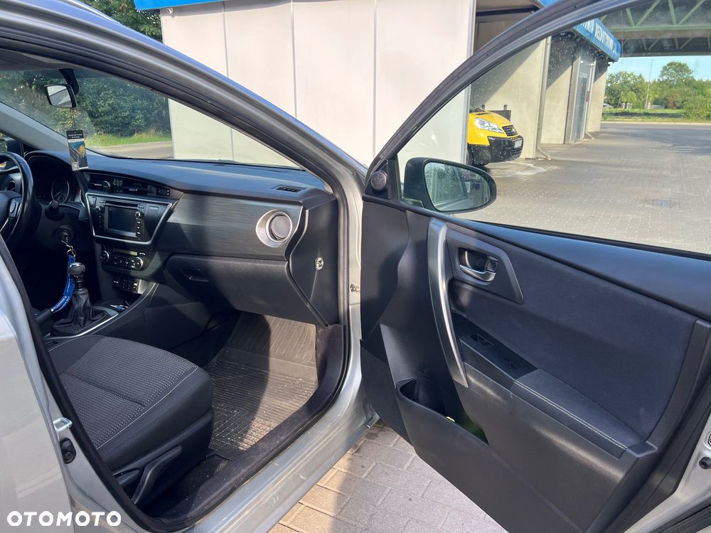 Toyota Auris - 14