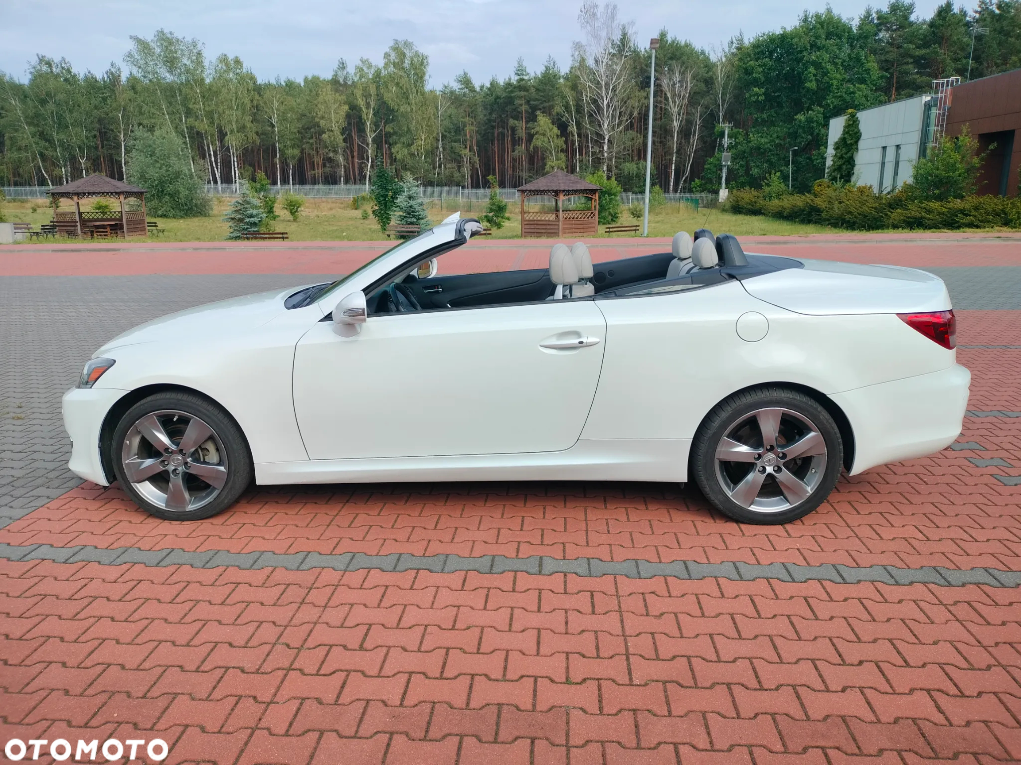Lexus IS - 32