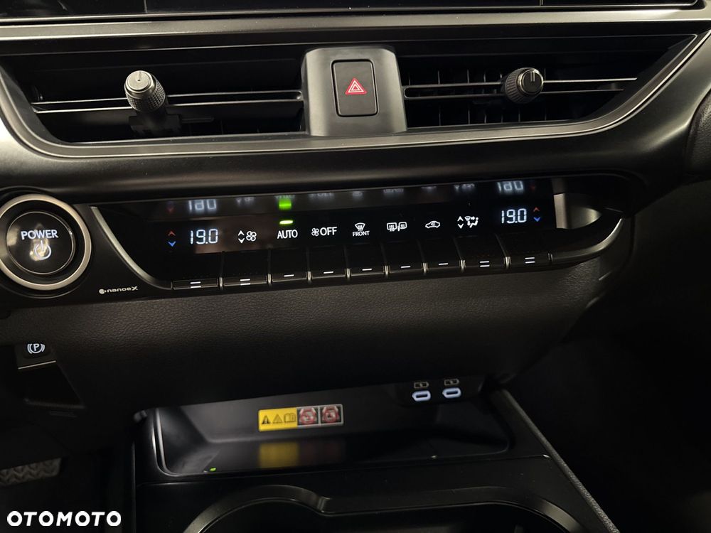 Lexus UX 250h GPF Business 2WD - 26