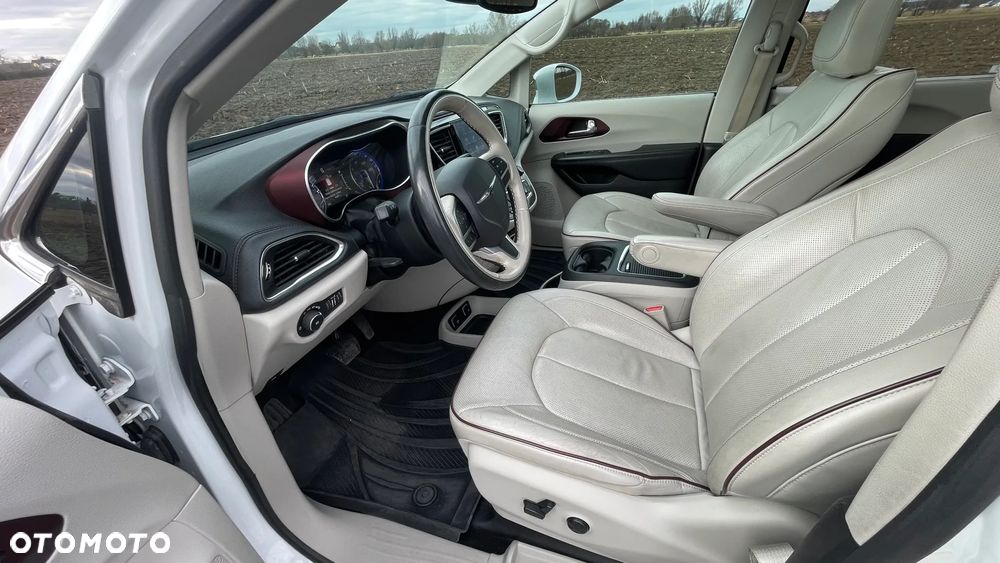 Chrysler Pacifica - 11