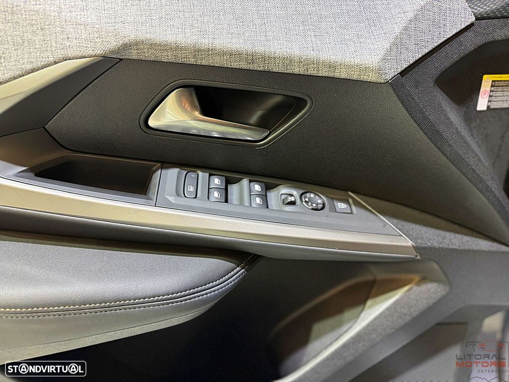 Peugeot 3008 1.2 Hybrid Allure e-DCS6 - 18