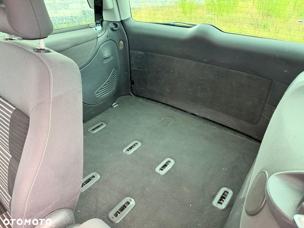 Volkswagen Sharan 2.0 TDI Highline - 13