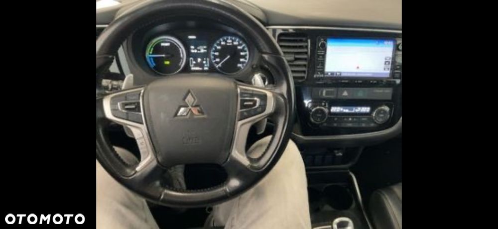 Mitsubishi Outlander Intense + - 33