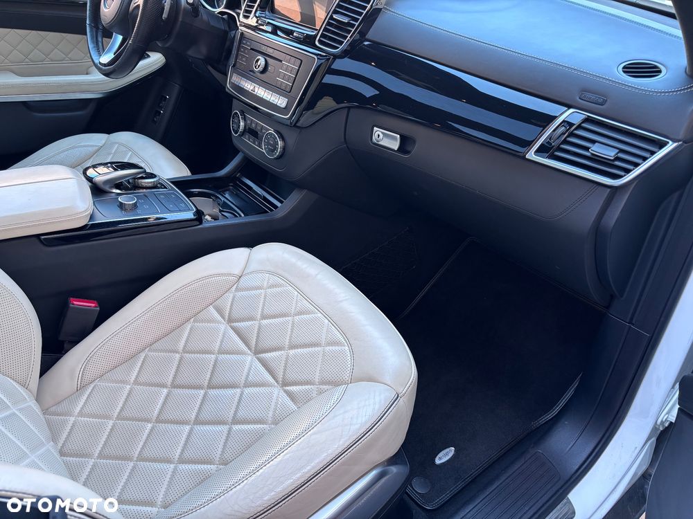 Mercedes-Benz GLS - 26